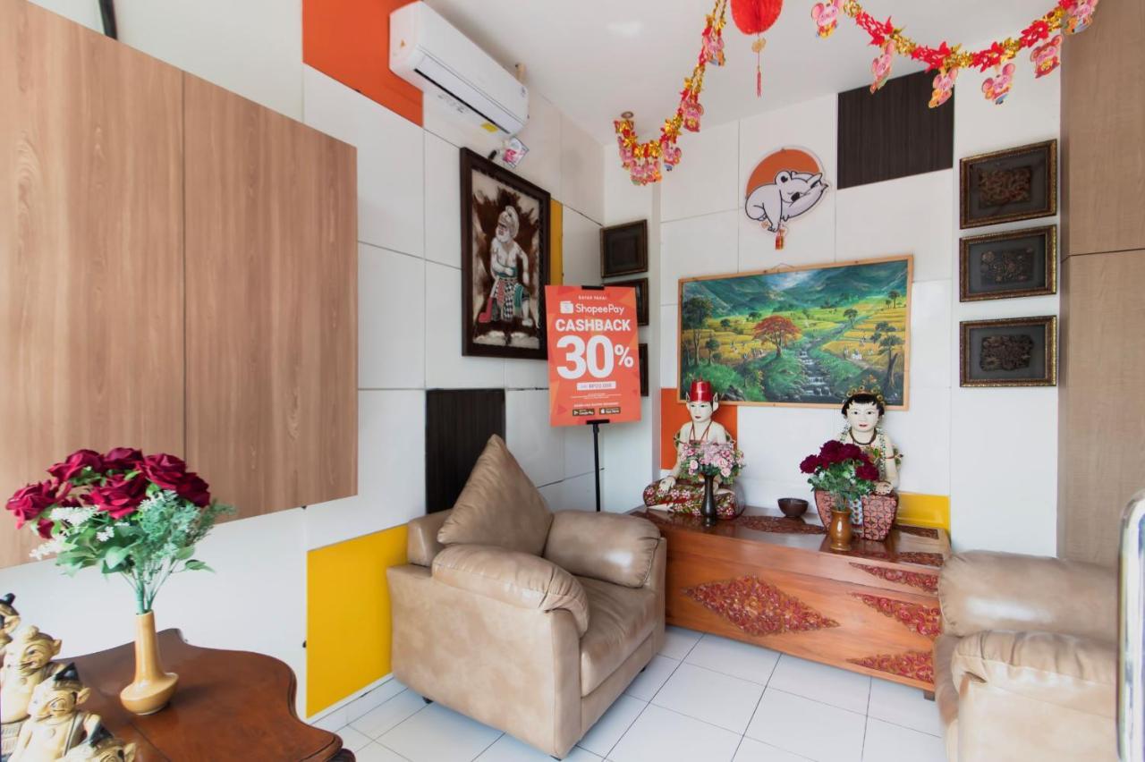 The Cabin Tugu Hostel Yogyakarta Exterior photo