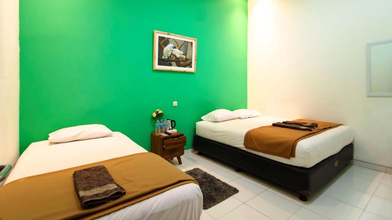 The Cabin Tugu Hostel Yogyakarta Exterior photo