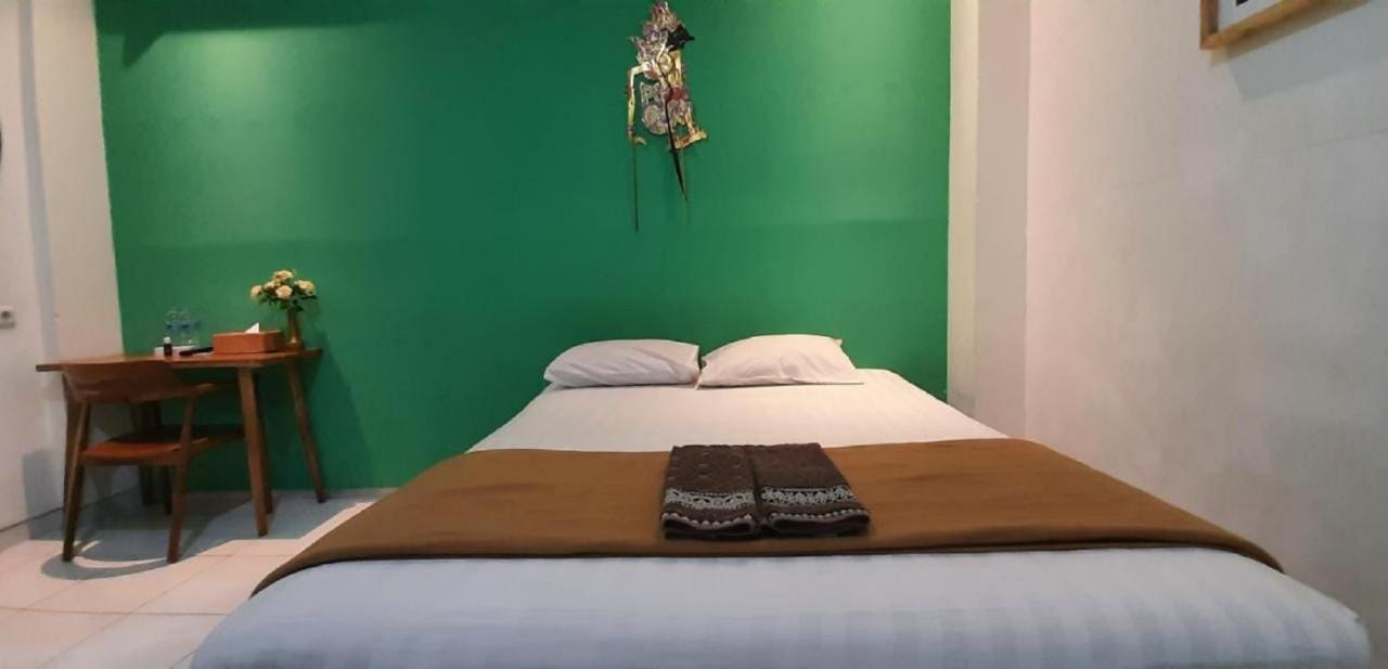 The Cabin Tugu Hostel Yogyakarta Exterior photo